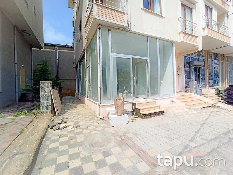 Sancaktepe'de Yakacık Caddesine Komşu 102 m2 Depolu Dükkan