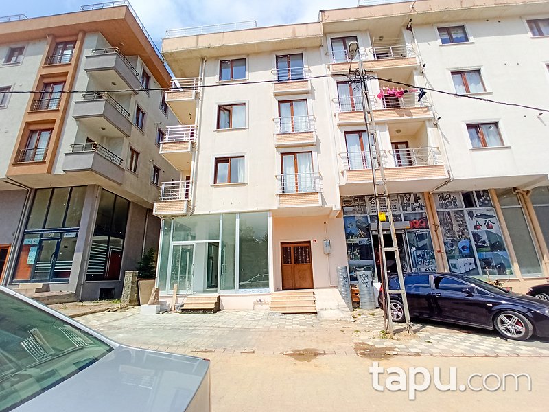 Sancaktepe'de Yakacık Caddesine Komşu 102 m2 Depolu Dükkan