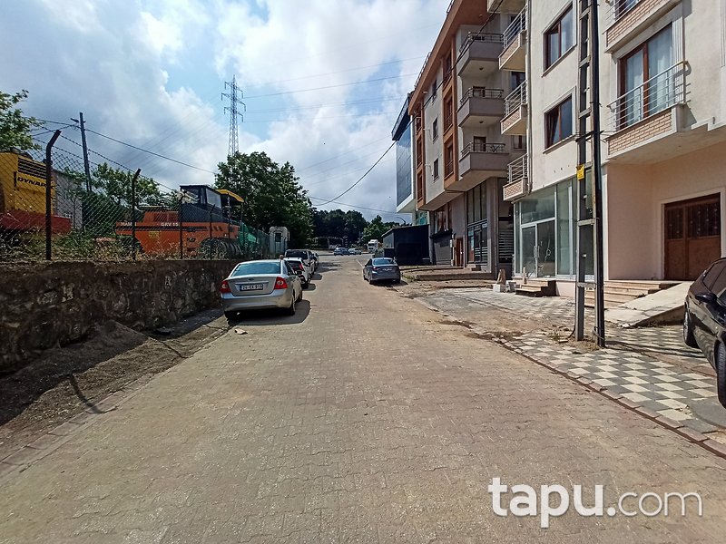 Sancaktepe'de Yakacık Caddesine Komşu 102 m2 Depolu Dükkan