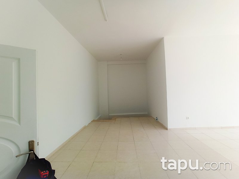 Sancaktepe'de Yakacık Caddesine Komşu 102 m2 Depolu Dükkan