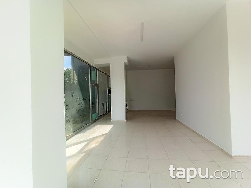 Sancaktepe'de Yakacık Caddesine Komşu 102 m2 Depolu Dükkan