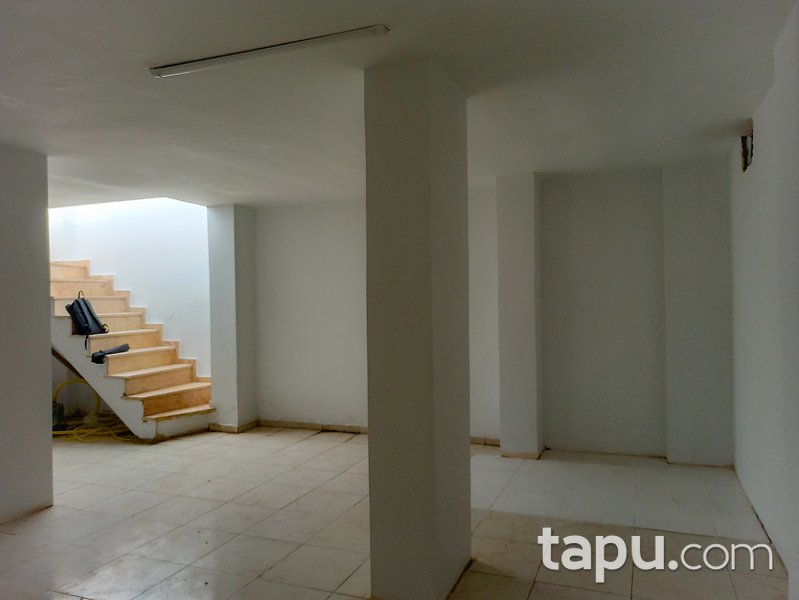 Sancaktepe'de Yakacık Caddesine Komşu 102 m2 Depolu Dükkan