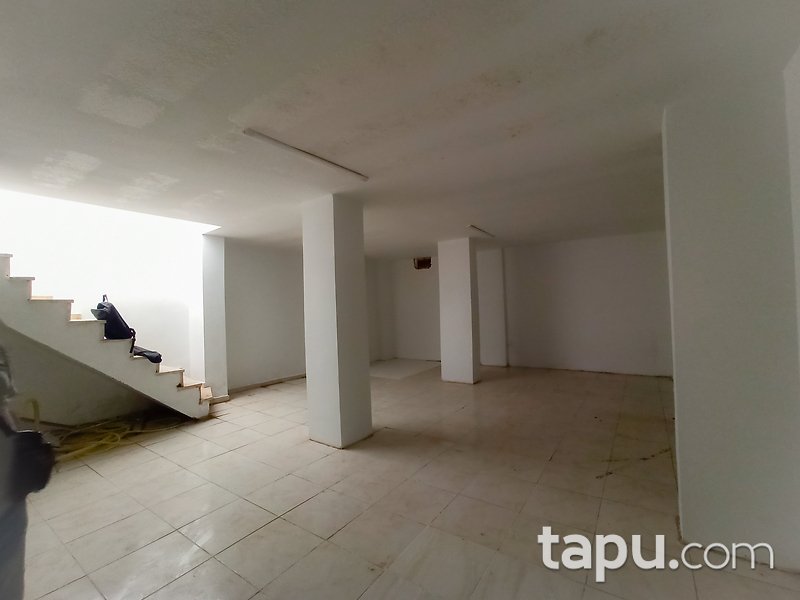 Sancaktepe'de Yakacık Caddesine Komşu 102 m2 Depolu Dükkan