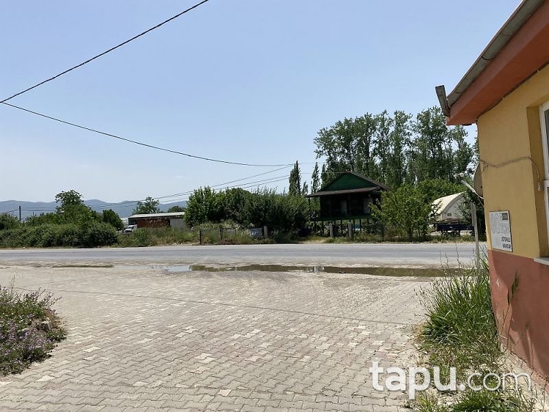 Bursa İznik Mustafa Kemal Paşa Mahallesi'nde Yeni Zeytin Halinde 290 m2 Dükkan
