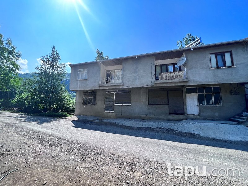 Ordu Ünye'de 2 Katlı Kargir Ev ve Bahçesi