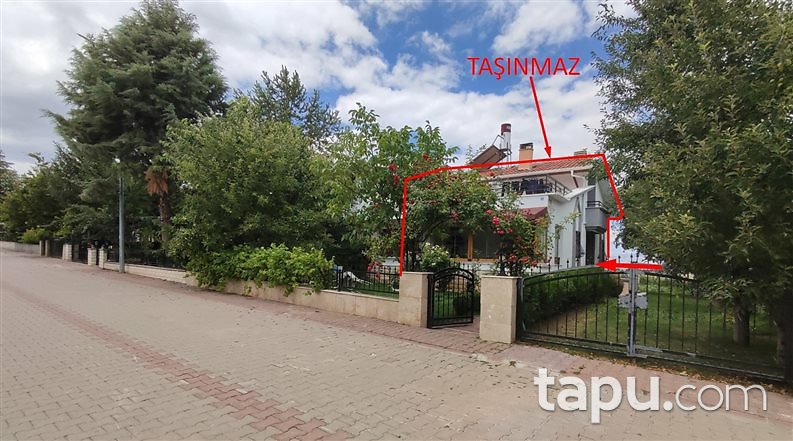 Akyurt Akkent Sitesi'nde Bahçe Kullanımlı 225 m2 Dubleks Daire