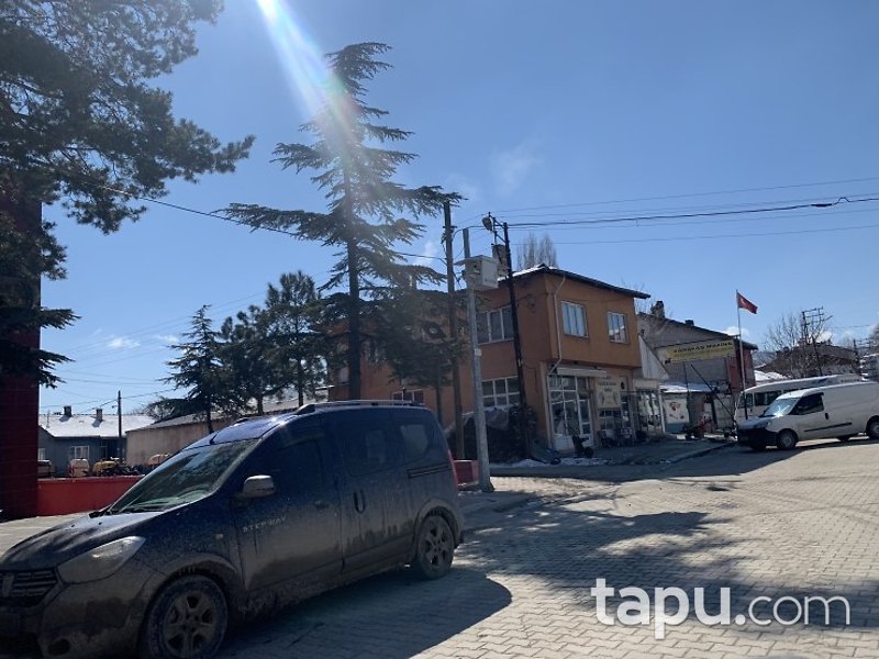 Bilecik Pazaryeri'nde Kagir İki katlı 197 m2 Bina