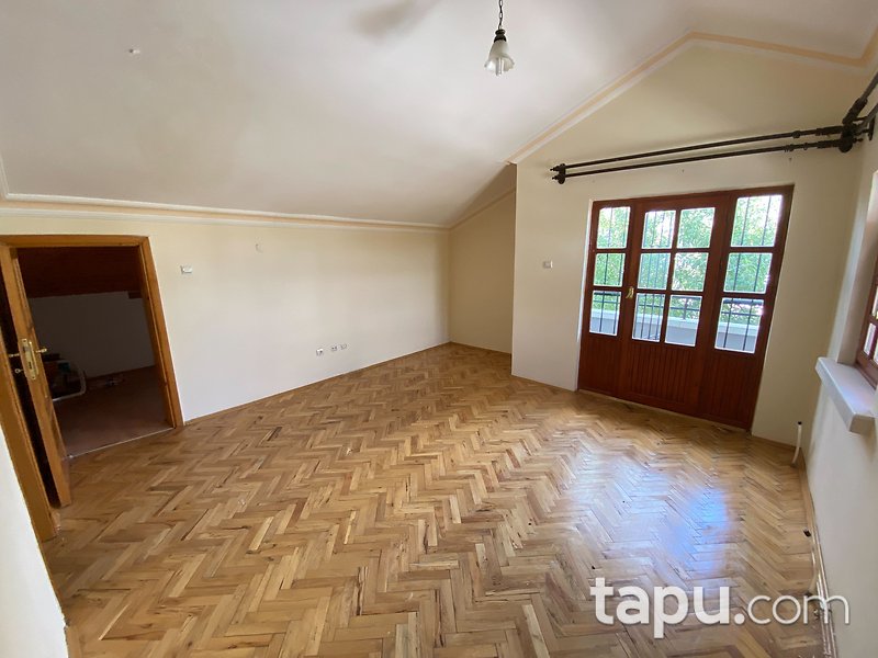 Akyurt Akkent Sitesi'nde Bahçe Kullanımlı 225 m2 Dubleks Daire