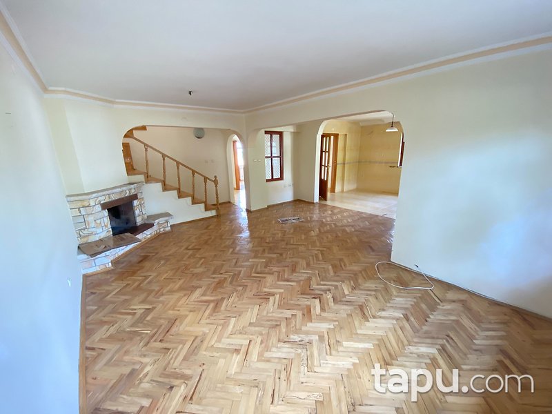 Akyurt Akkent Sitesi'nde Bahçe Kullanımlı 225 m2 Dubleks Daire