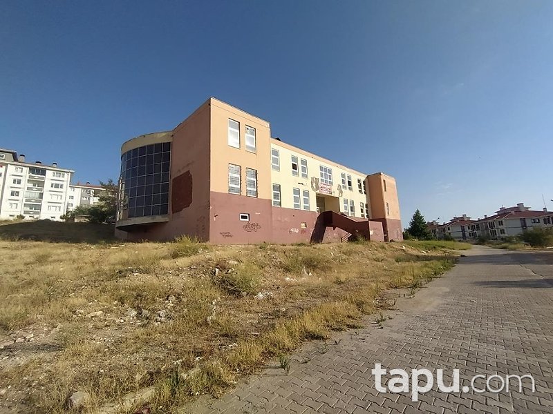Kırşehir Kaman Toki İş Merkezi'nde 25 m2 Dükkan