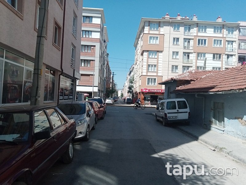 Tepebaşı Şirintepe Mahallesi'nde 302 m2 Depolu Dükkan