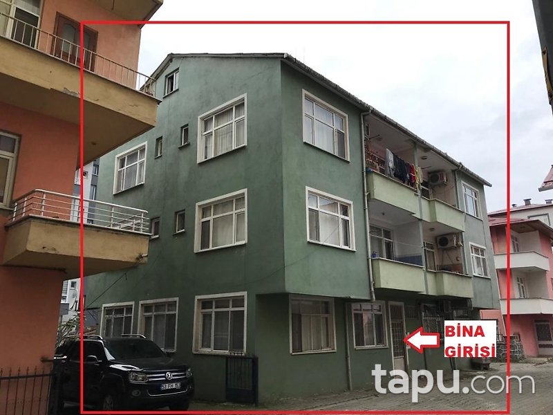 Ardeşen Deniz Mahallesi'nde Hisseli 3 Katlı Kargir Bina Ve Arsası