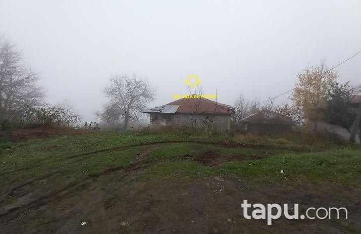 Ordu Ünye'de Kargir Ev Ve Fındık Bahçesi