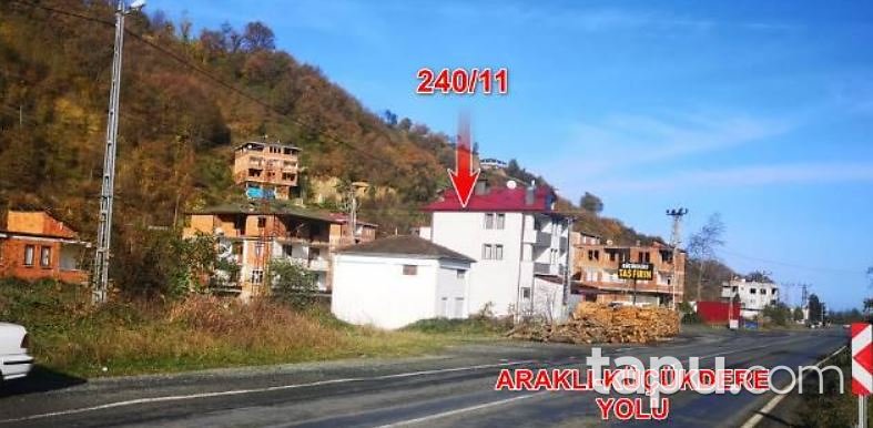 Trabzon Araklı'da Hisseli Ahşap Bir Katlı Ev Tarla Ve Fındık Bahçesi
