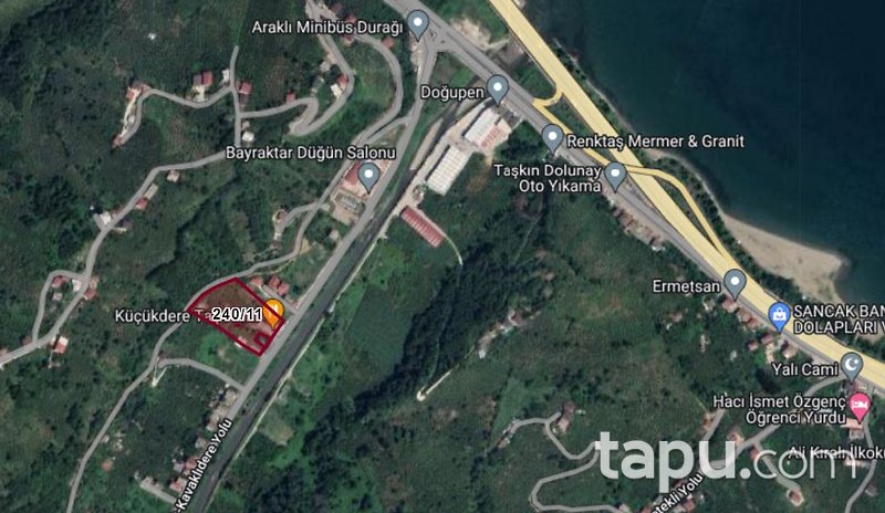 Trabzon Araklı'da Hisseli Ahşap Bir Katlı Ev Tarla Ve Fındık Bahçesi