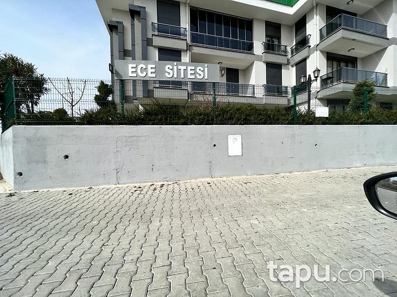 Büyükçekmece Mimaroba Ece Konakları Sitesi'nde 2+1 Daire