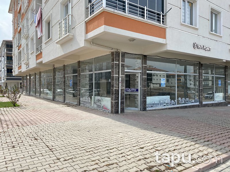Sincan 29 Ekim Mahallesi'nde 413 m2 İskanlı Depolu Dükkan