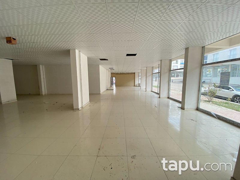 Sincan 29 Ekim Mahallesi'nde 413 m2 İskanlı Depolu Dükkan