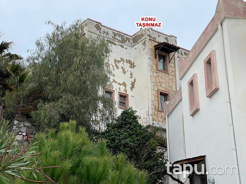 Bodrum Yalıkavak'ta İki Katlı Bina Ve Arsası