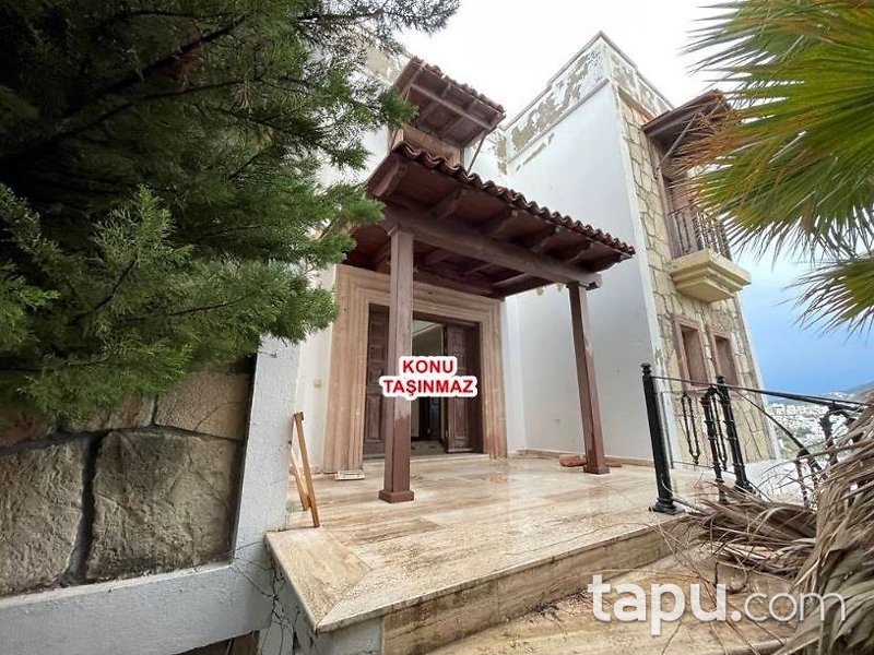 Bodrum Yalıkavak'ta İki Katlı Bina Ve Arsası