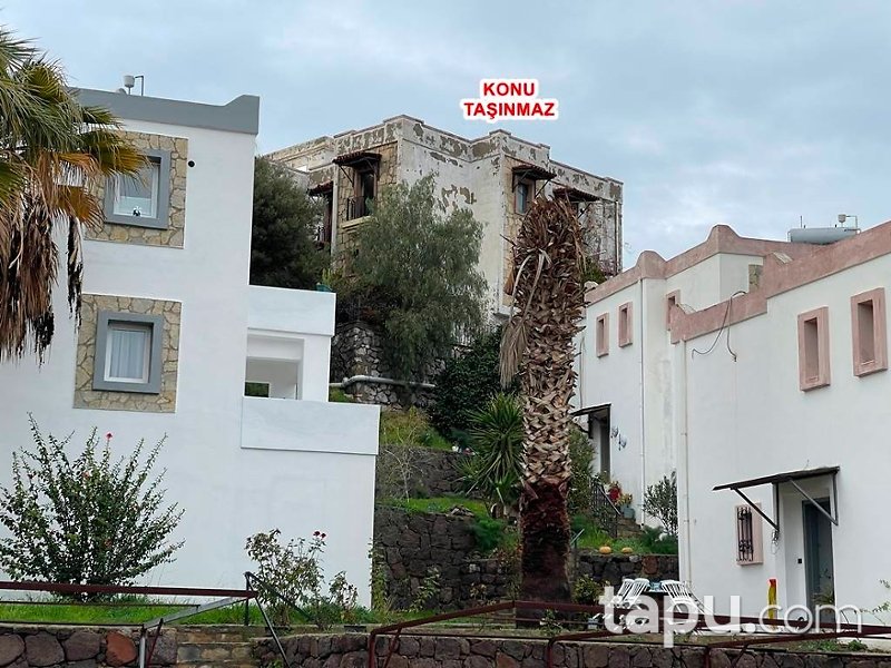 Bodrum Yalıkavak'ta İki Katlı Bina Ve Arsası