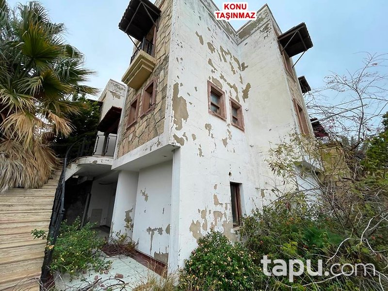 Bodrum Yalıkavak'ta İki Katlı Bina Ve Arsası