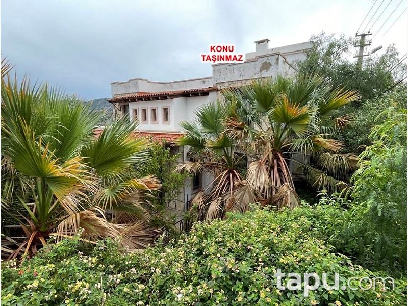 Bodrum Yalıkavak'ta İki Katlı Bina Ve Arsası