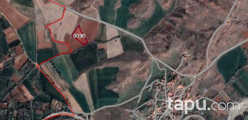 Çorum Sungurlu Güloluk'ta 3.619 m2 Tarla