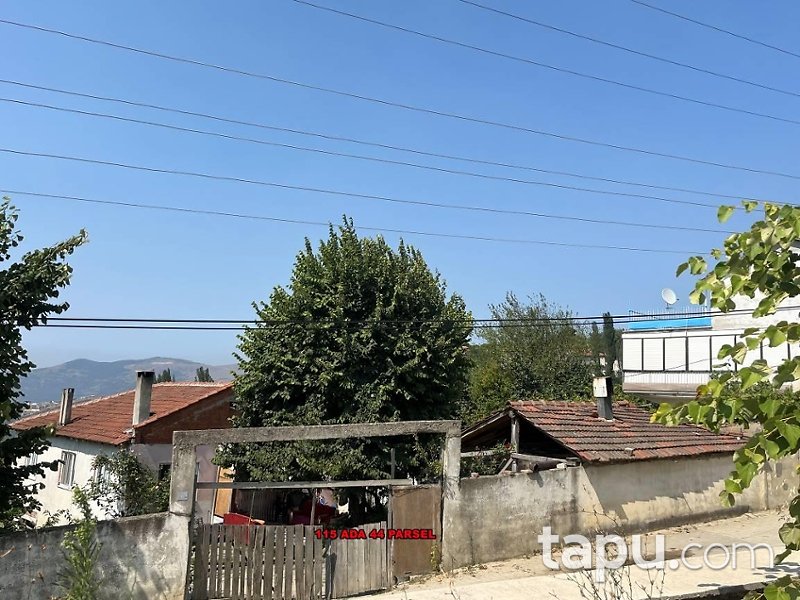 Gemlik Adliye Mahallesi'nde Hisseli Bina ve Arsası