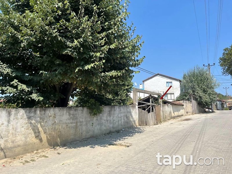 Gemlik Adliye Mahallesi'nde Hisseli Bina ve Arsası