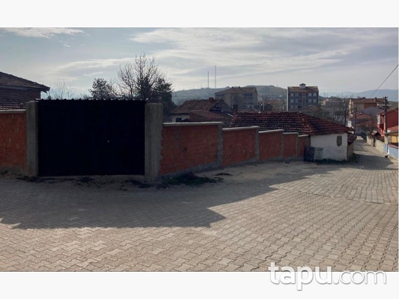 Bilecik Pazaryeri Yüzbaşı Mahallesi'nde Ahşap Ev Ahır Samanlık Ve Avlu
