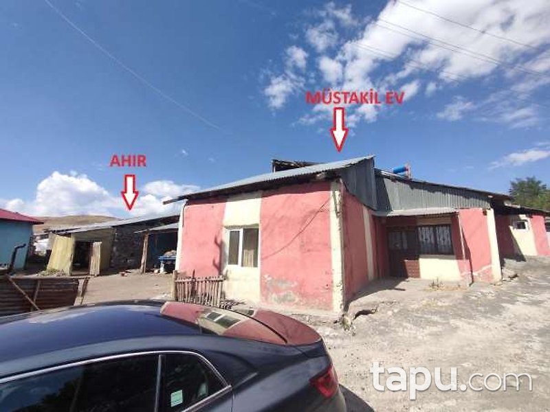 Kars Sarıkamış Yayıklı Köyü'nde Hisseli Ev Ahır Arsası