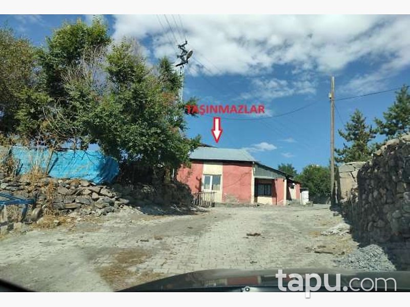 Kars Sarıkamış Yayıklı Köyü'nde Hisseli Ev Ahır Arsası