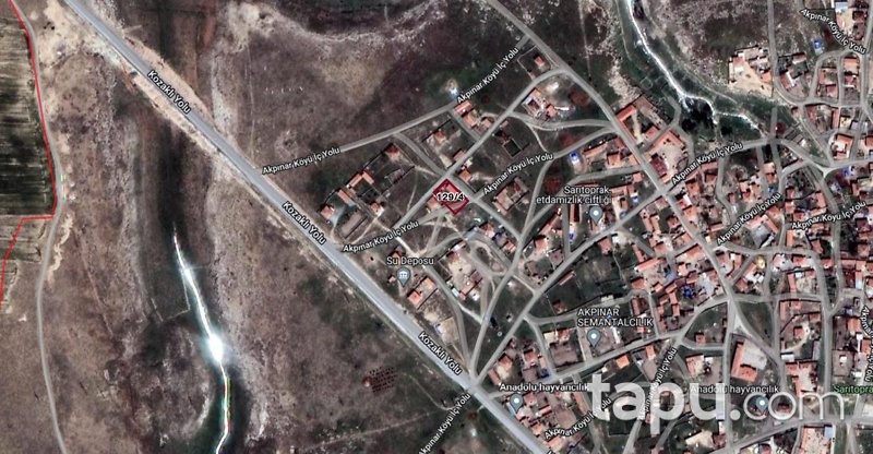 Nevşehir Kozaklı Akpınar Köyü'nde Avlulu Kargir Ahır 