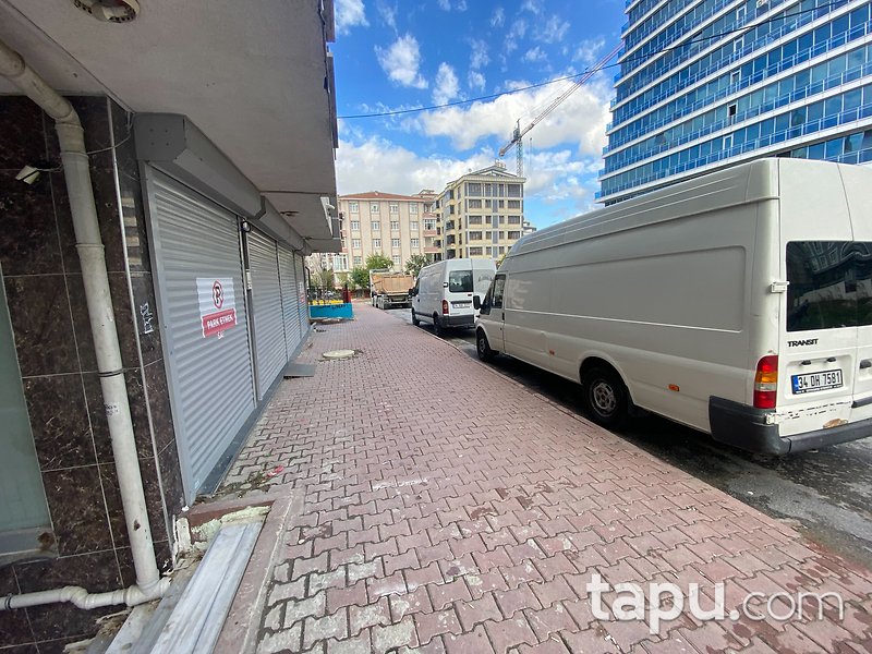 Esenyurt Akevler Mahallesi'nde 153 m2 Depolu Dükkan