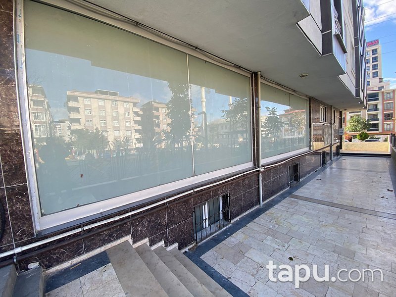 Esenyurt Akevler Mahallesi'nde 153 m2 Depolu Dükkan