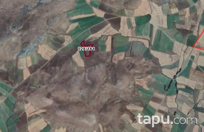 Sivas Yıldızeli Güneykaya Mahallesi'nde 7.498 m2 Tarla