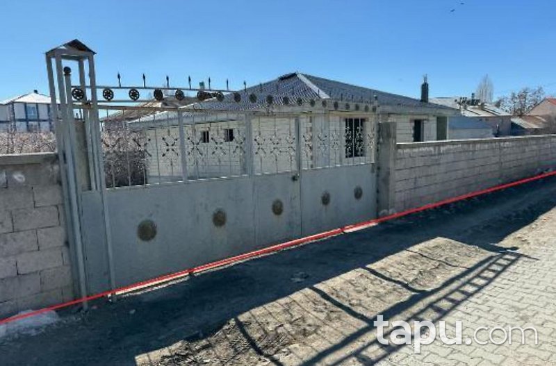 Ağrı Eleşkirt Hürriyet Mahallesi'nde Hisseli Kagir Ev Ve Arsası