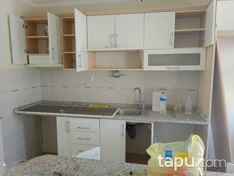 Edremit Şen Yapı Sitesi'nde 2+1 Daire ve Hisseli Ticari Yapı