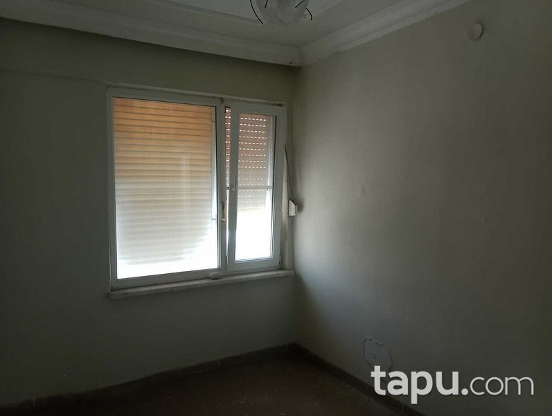 Edremit Şen Yapı Sitesi'nde 2+1 Daire ve Hisseli Ticari Yapı