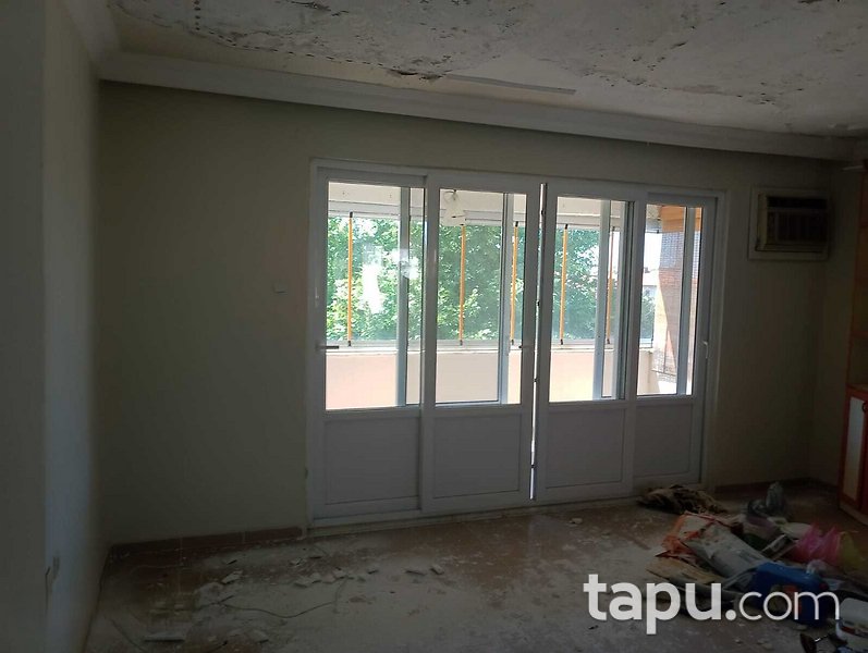 Edremit Şen Yapı Sitesi'nde 2+1 Daire ve Hisseli Ticari Yapı