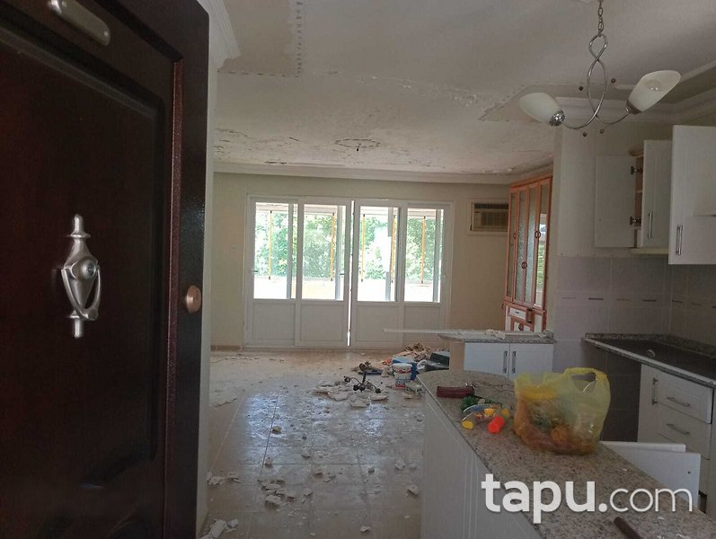 Edremit Şen Yapı Sitesi'nde 2+1 Daire ve Hisseli Ticari Yapı