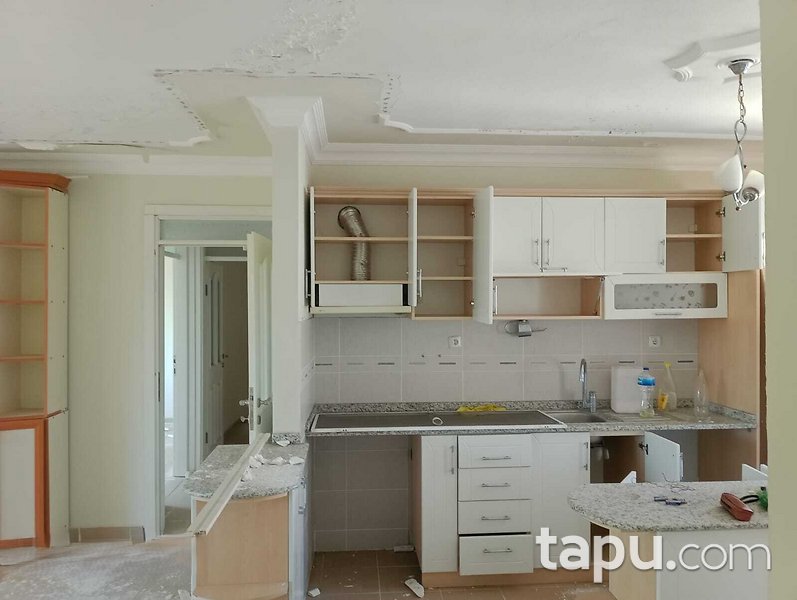 Edremit Şen Yapı Sitesi'nde 2+1 Daire ve Hisseli Ticari Yapı