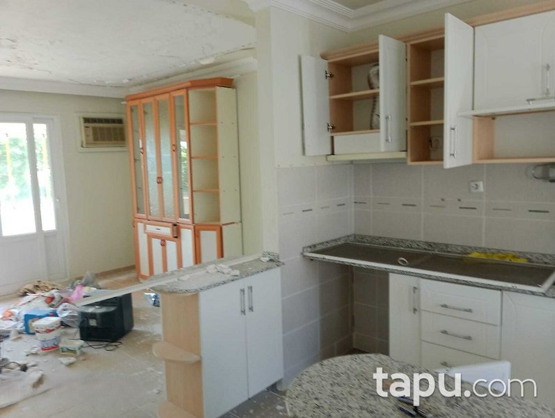 Edremit Şen Yapı Sitesi'nde 2+1 Daire ve Hisseli Ticari Yapı