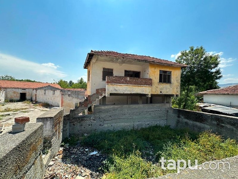 Tokat Turhal Borsa Mahallesi'nde Hisseli Kargir Ev Samalık Ve Arsası