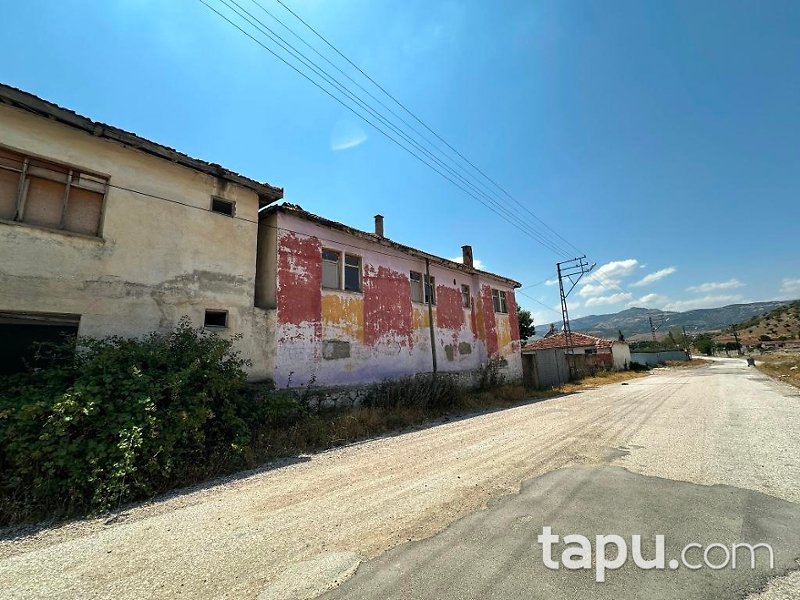 Tokat Turhal Borsa Mahallesi'nde Hisseli Kargir Ev Samalık Ve Arsası