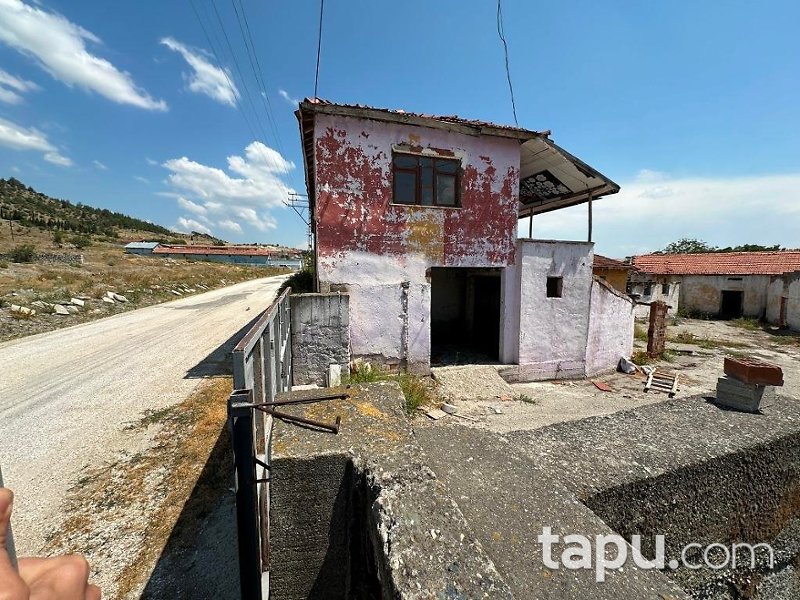Tokat Turhal Borsa Mahallesi'nde Hisseli Kargir Ev Samalık Ve Arsası