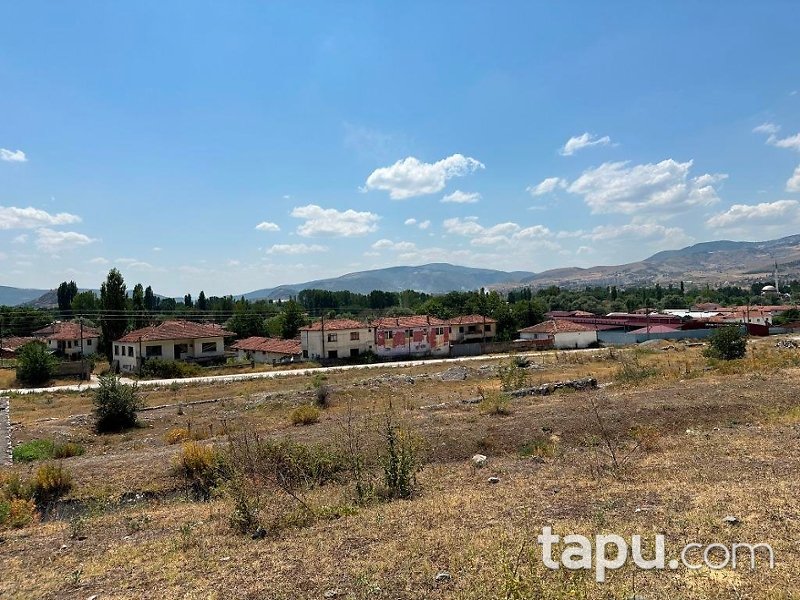 Tokat Turhal Borsa Mahallesi'nde Hisseli Kargir Ev Samalık Ve Arsası