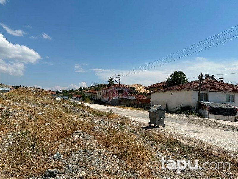 Tokat Turhal Borsa Mahallesi'nde Hisseli Kargir Ev Samalık Ve Arsası