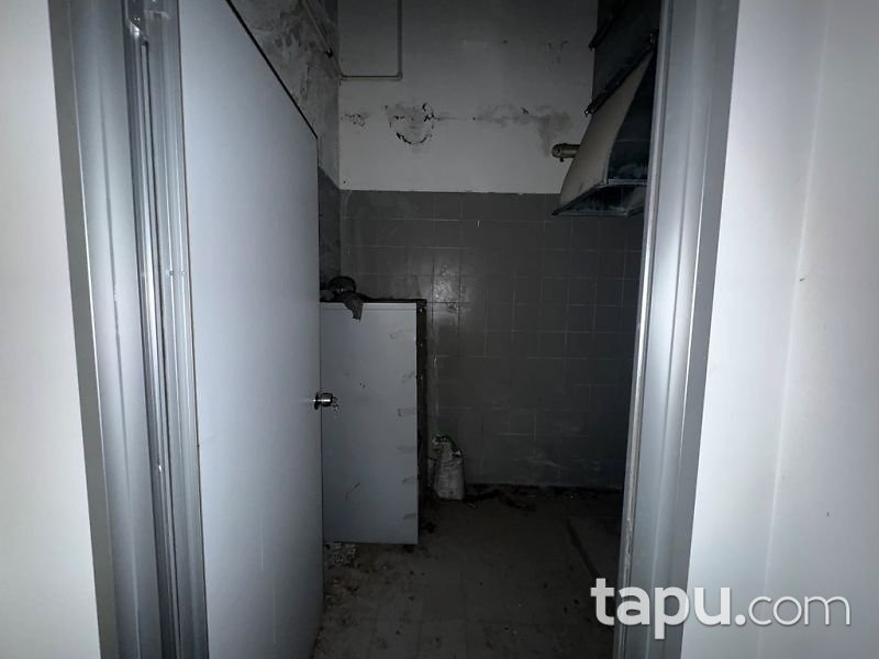 Kadıköy Göztepe'de Tabela Değeri Yüksek 193 m2 Dükkan